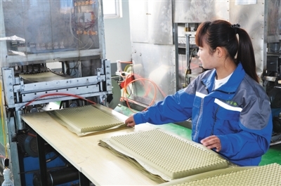 玉米變形 興起綠色新產(chǎn)業(yè)|新產(chǎn)業(yè)|聚乳酸|可降解_新浪科技